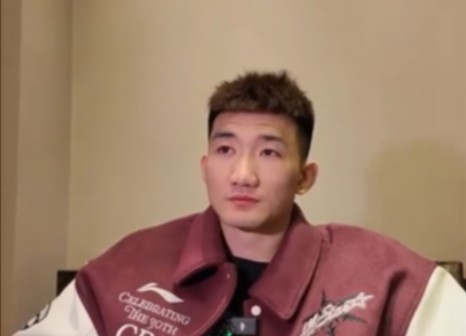 咋形容你和王博的关系？？？孙铭徽：像家人 他训练&生涯中很照顾我们