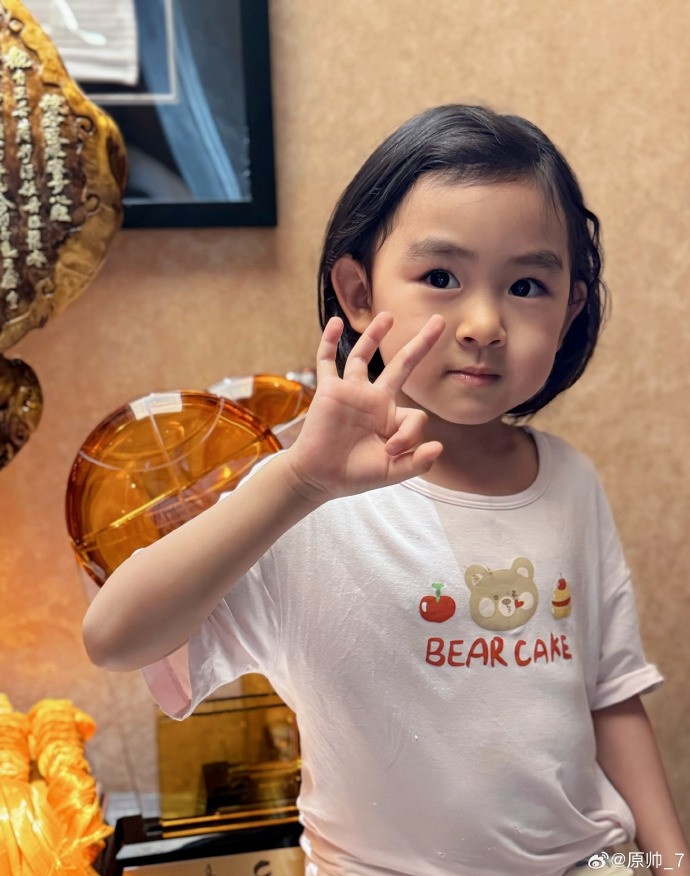 三分大赛三冠王！原帅晒三冠奖杯：完成了女儿给安排的使命！