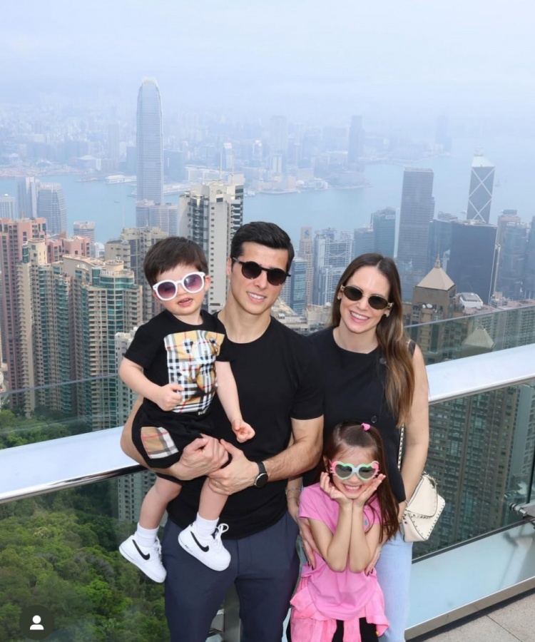 特谢拉带家人赴中国香港过周末，，，陈晋一留言：这是个好地方