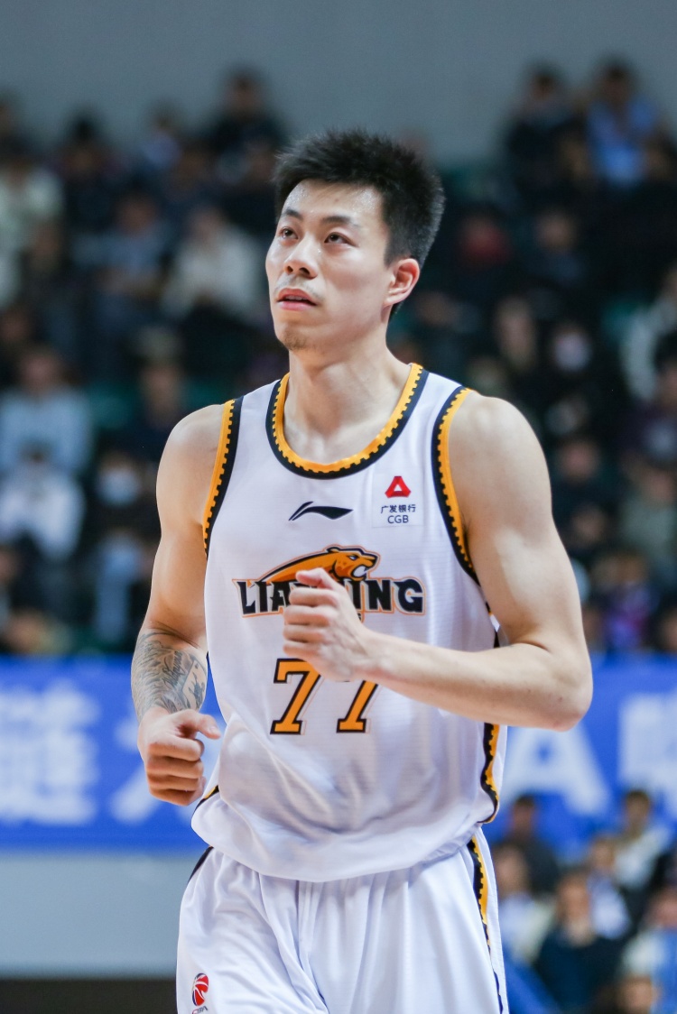 媒体人：张镇麟、韩德君将因伤缺席今晚对阵北控的角逐