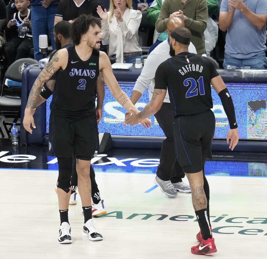 两大中锋即将归位！队记：加福德与莱夫利均加入了投篮训练