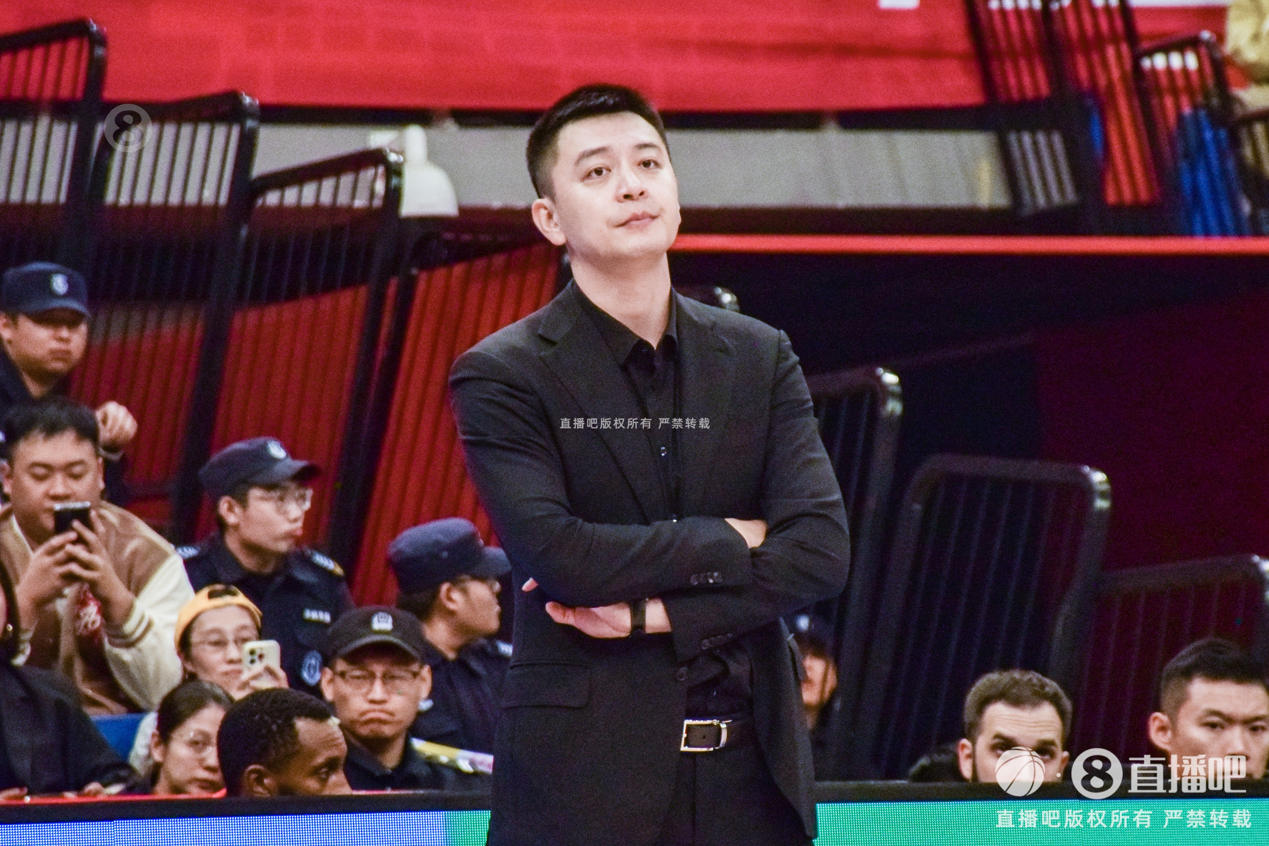 媒体人：辽宁队第二节没有应变打得太差了 只靠半转换投篮可不可