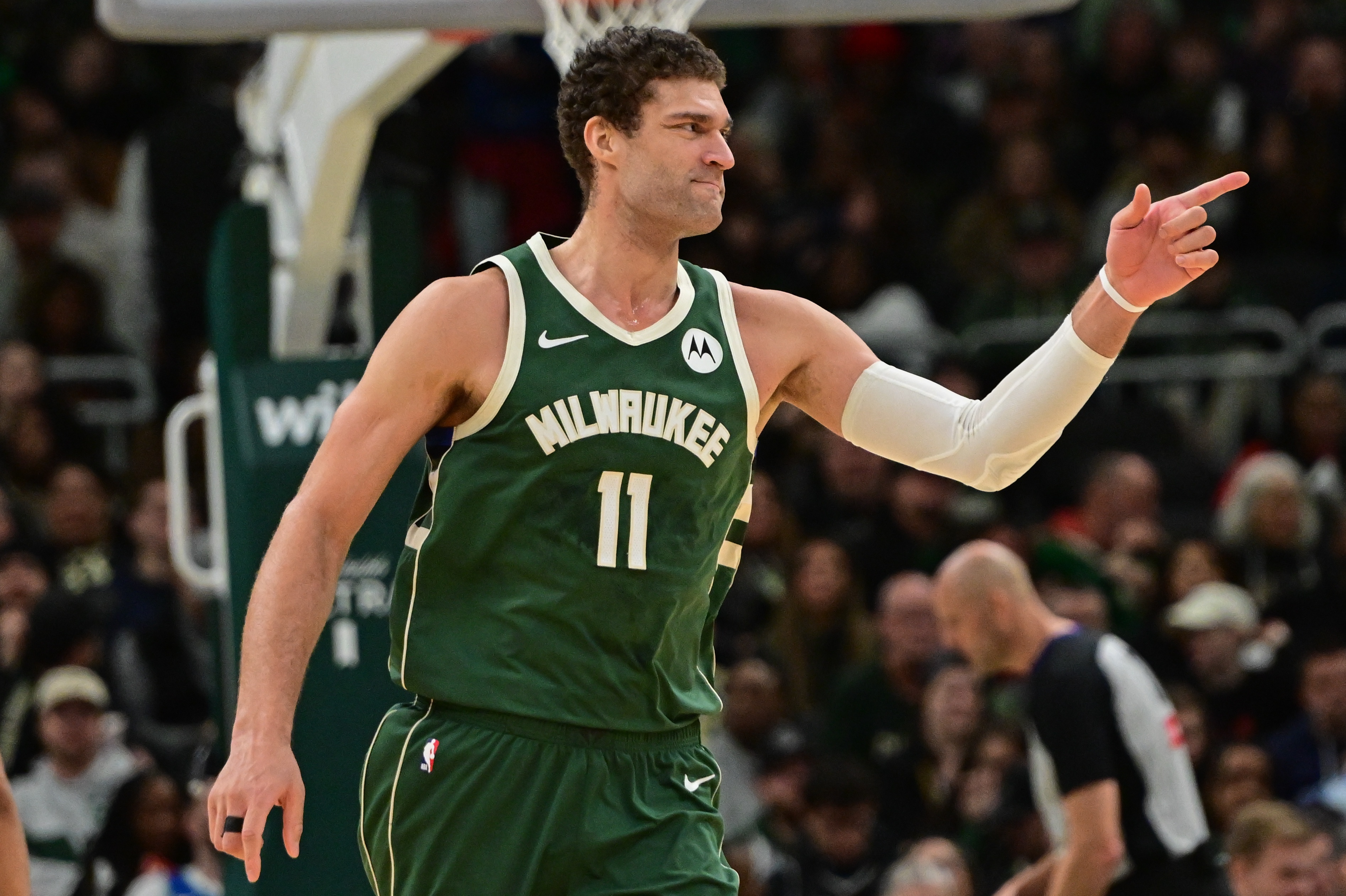 3B中锋！大洛佩兹盖帽数2038次逾越加内特 升至NBA历史第18位