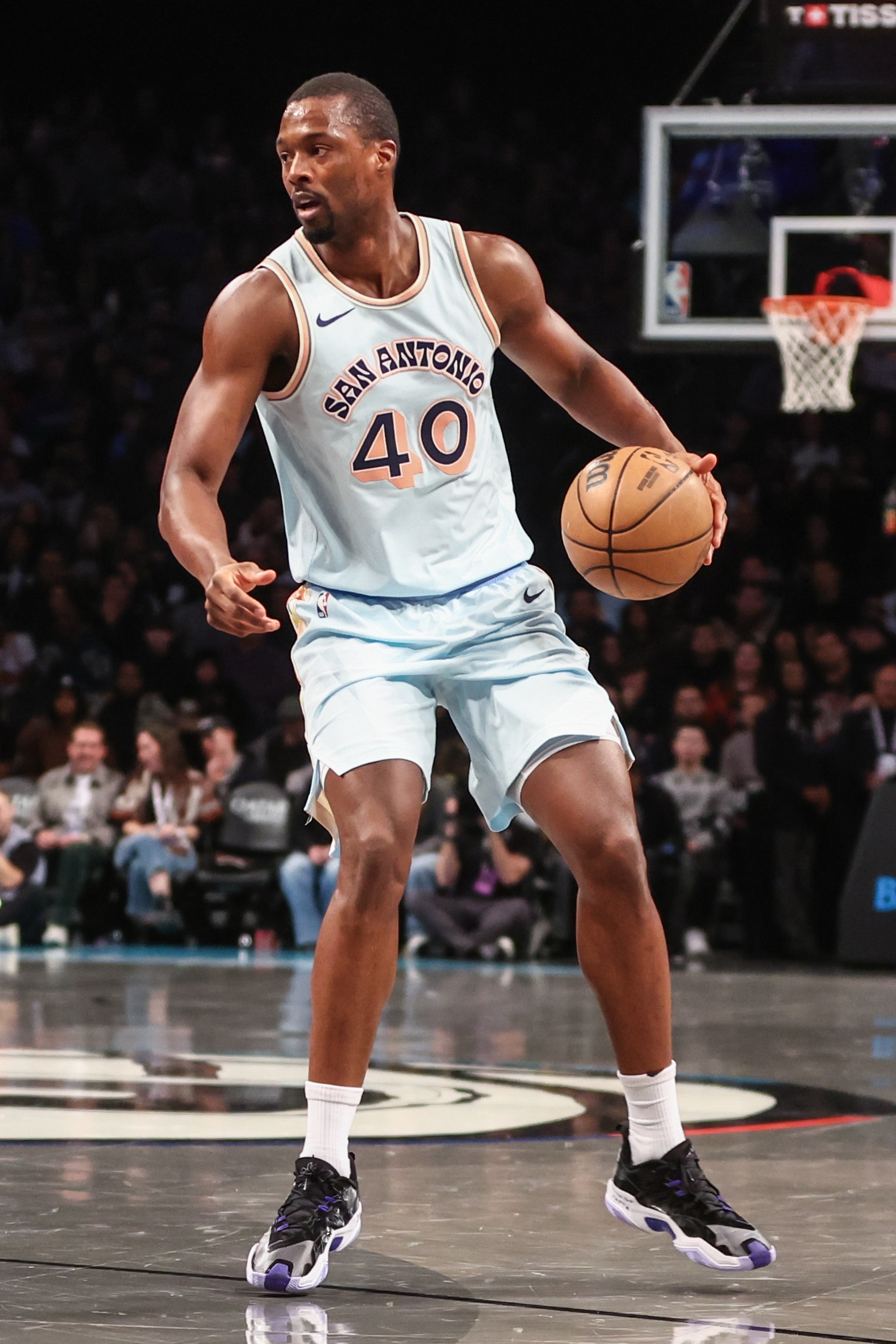 职业球员规范??马刺宿将巴恩斯获得NBA2月份社区眷注援助奖