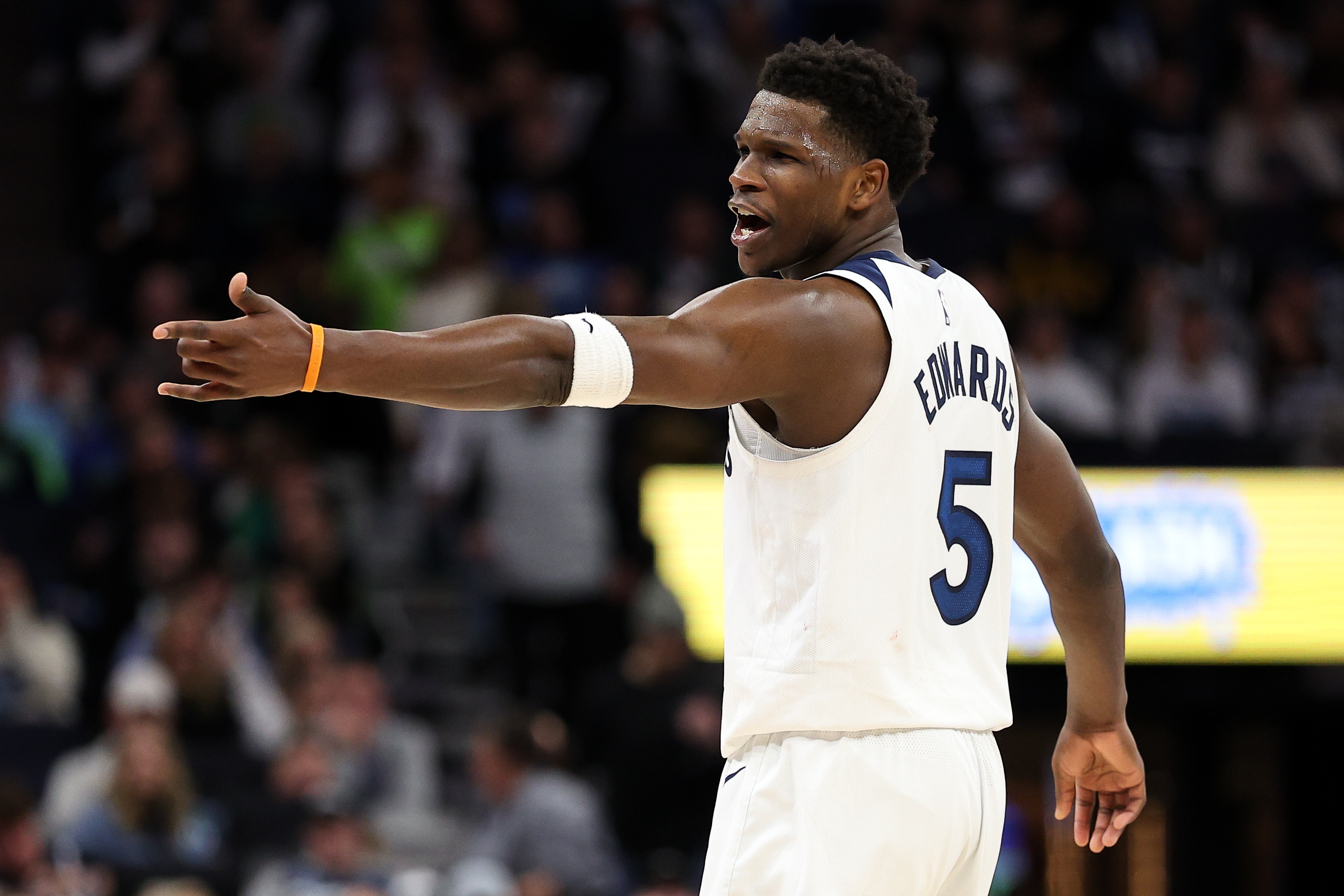 爱德华兹逾越麦迪 跻身24岁前NBA历史得分榜第5位