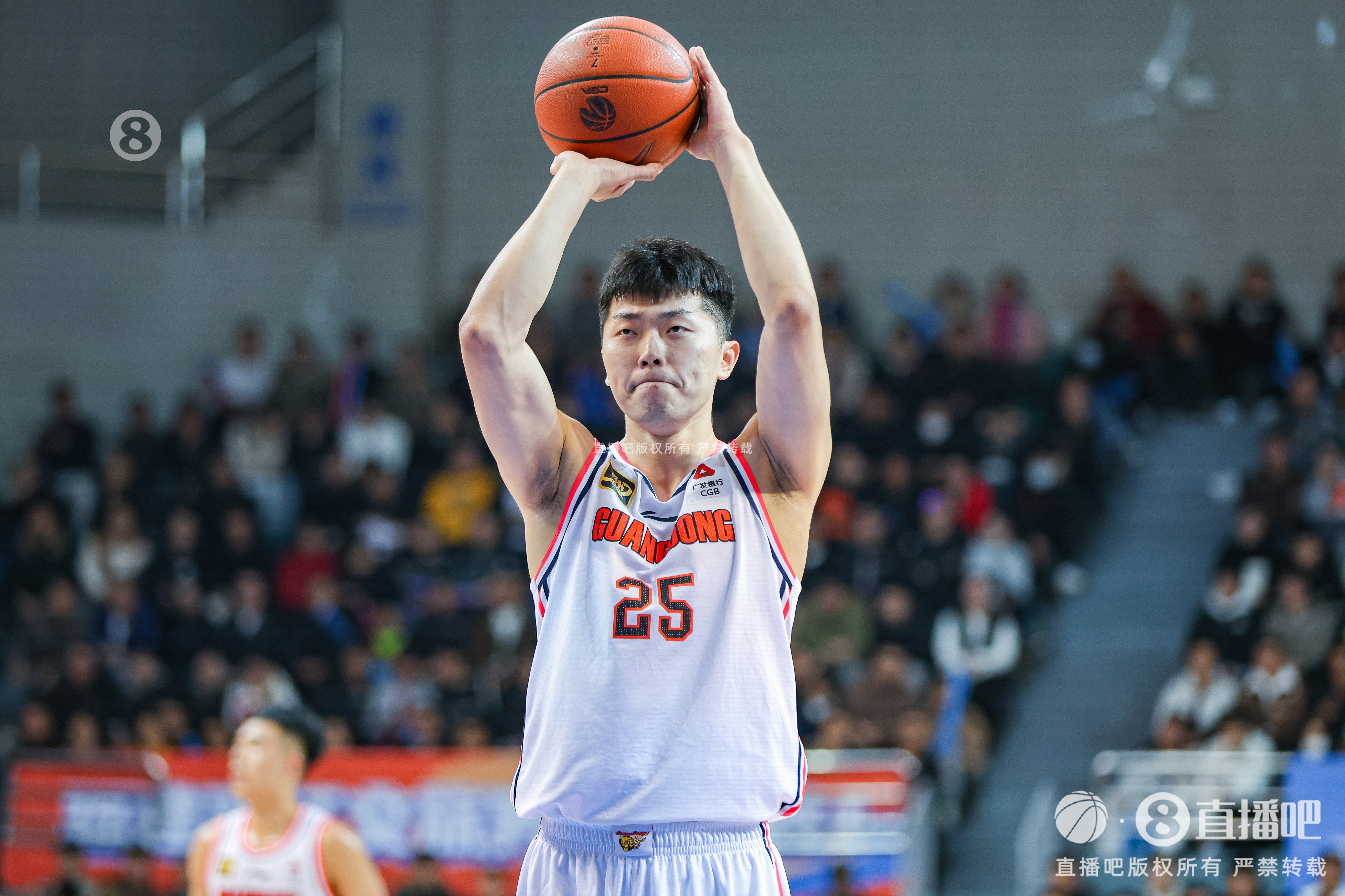 奇兵出马！张皓嘉被提上首发 8中5孝顺13分5板2助&正负值+26！
