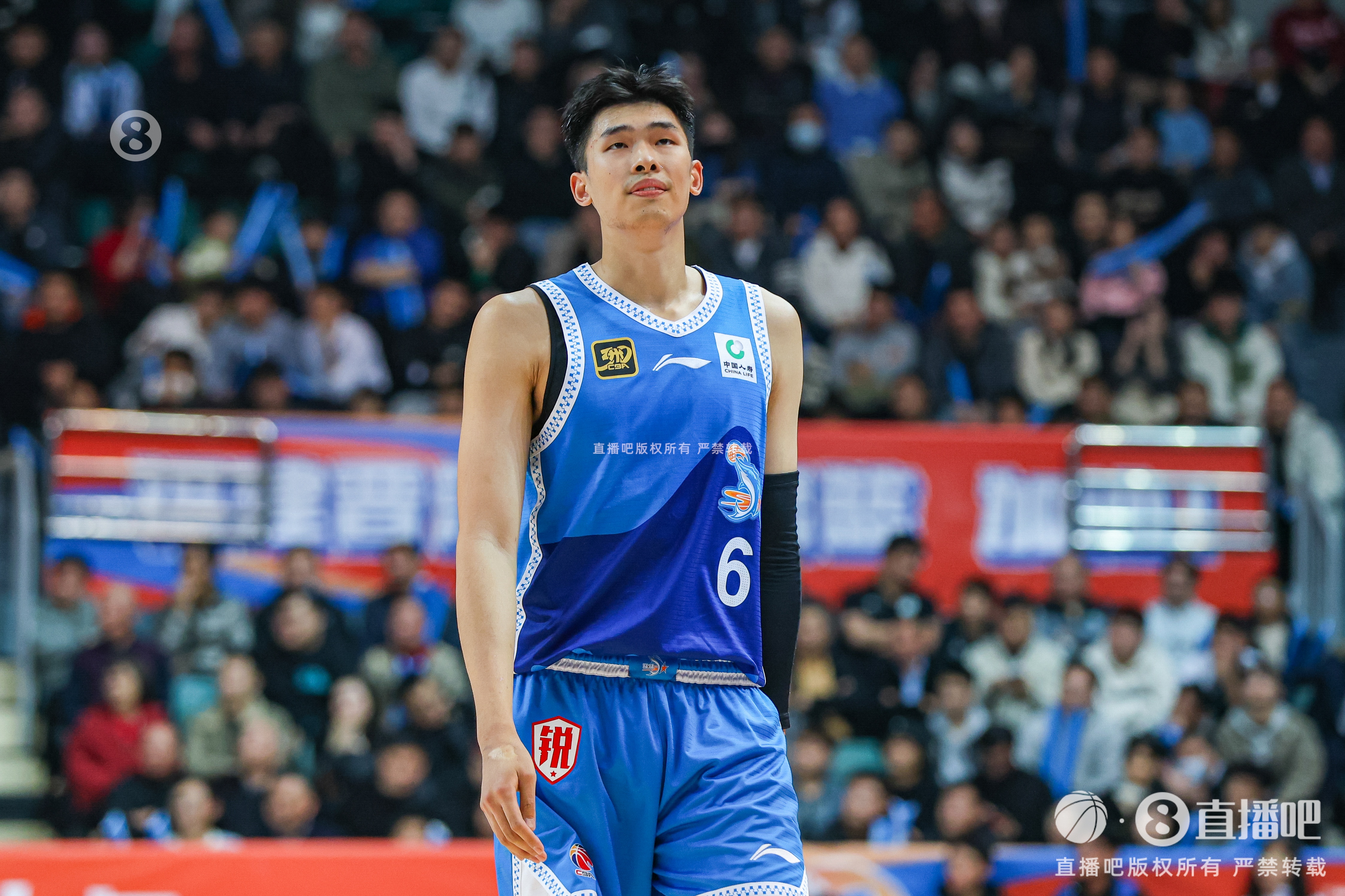 前进十明确显！邹阳下半场主导逆转 全场16中10&三分9中4砍30+11