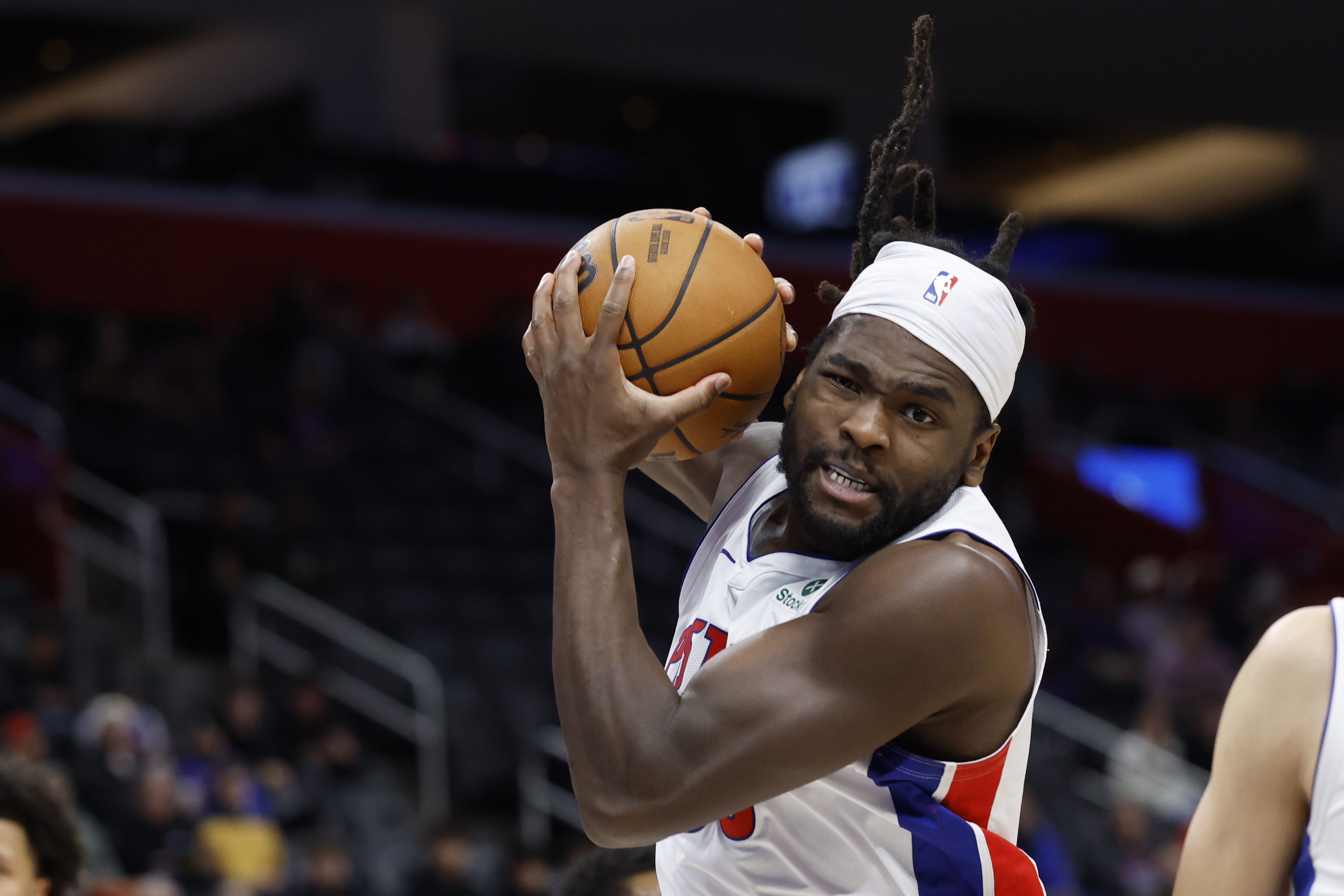 累积12个技犯+6个恶犯！薪资专家：很好奇NBA会如那里罚斯图尔特